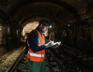 Un agent évalue la sécurité des services